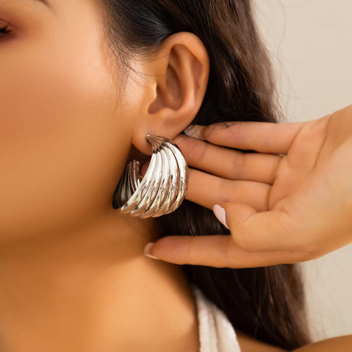 Punk Vintage Smooth Metal Hoop Earrings for Women Gold Color C Shape Circle Geometric Earrings Trendy Jewelry Gifts New