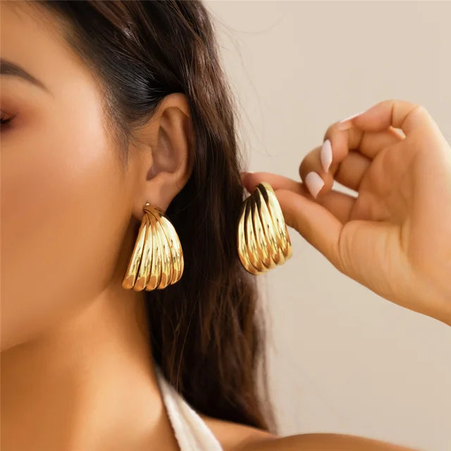 Punk Vintage Smooth Metal Hoop Earrings for Women Gold Color C Shape Circle Geometric Earrings Trendy Jewelry Gifts New
