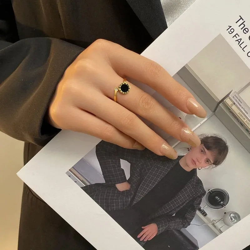 Roman Numeral Personality Design Black Enamel Rings for Women Luxury Stainless Steel Zircon Finger Jewelry Accessory Fastness