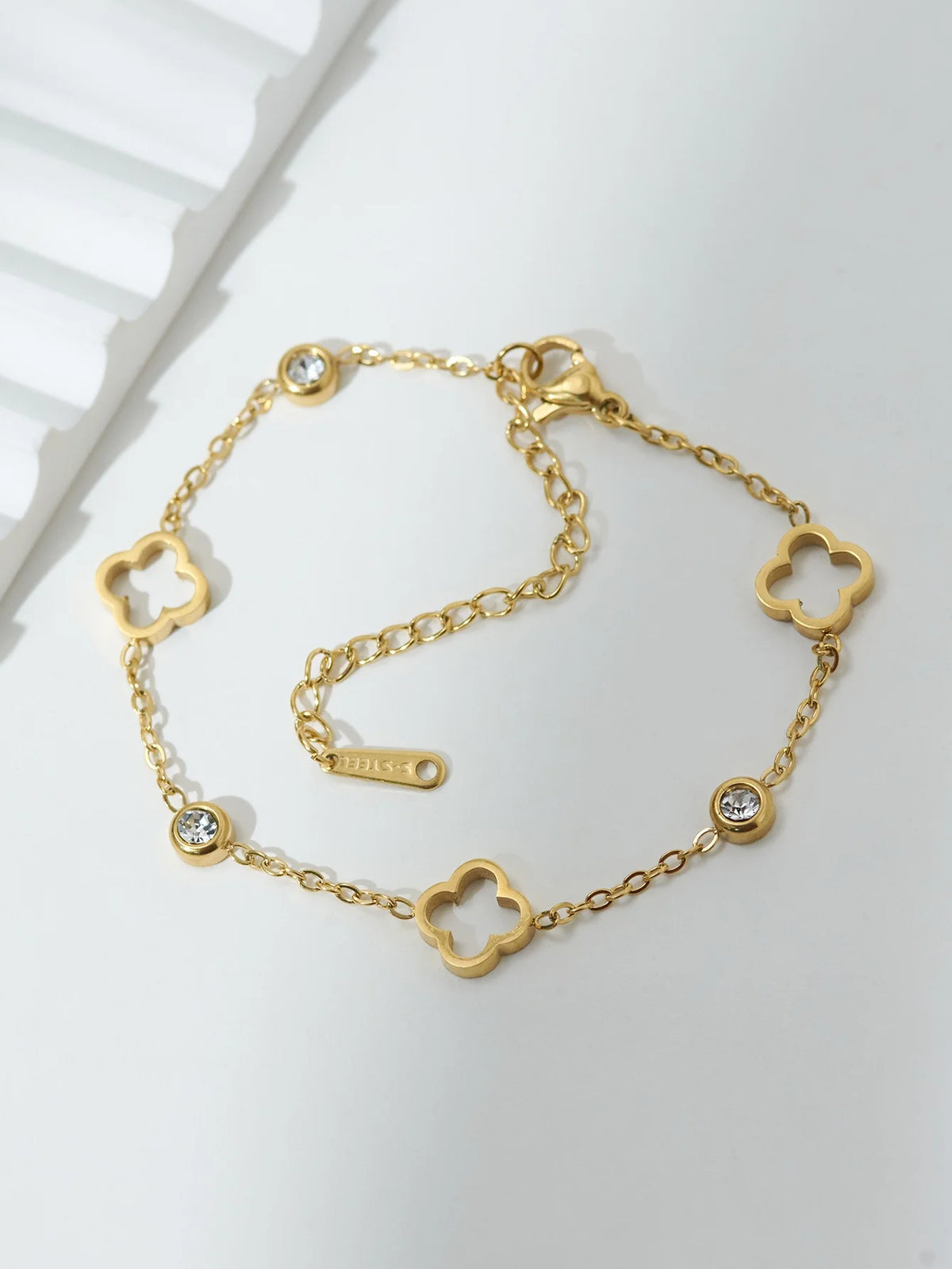 Lucky leaf  Luxury Fashion Flower Decor Bracelet For Women For Daily Decoration Gifts for Friends Mom Gifts Party Favors Jewelry