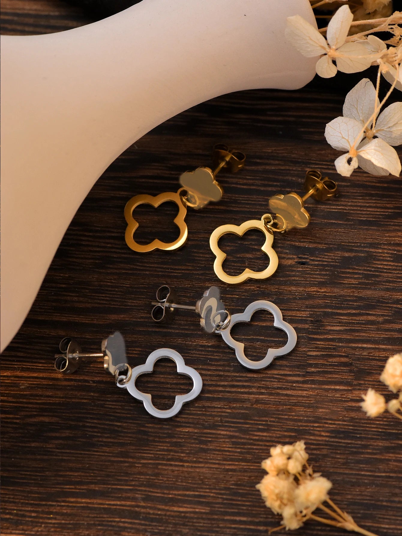 🍀 Vintage Clover Earrings - Matte Stainless Steel Daily Wear for Women