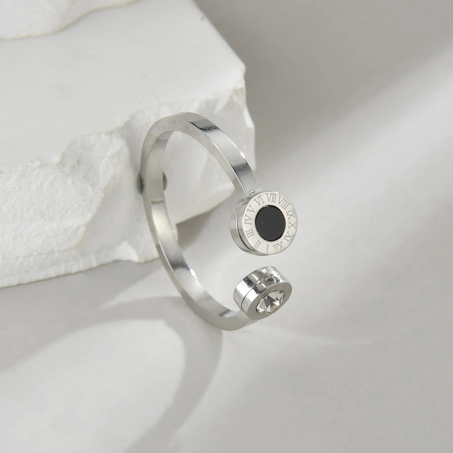 Roman Numeral Open Rings, no fade no tuning for Women Black Shell circle  Adjustable Zircon Ring Fashion Couple Jewelry Gift