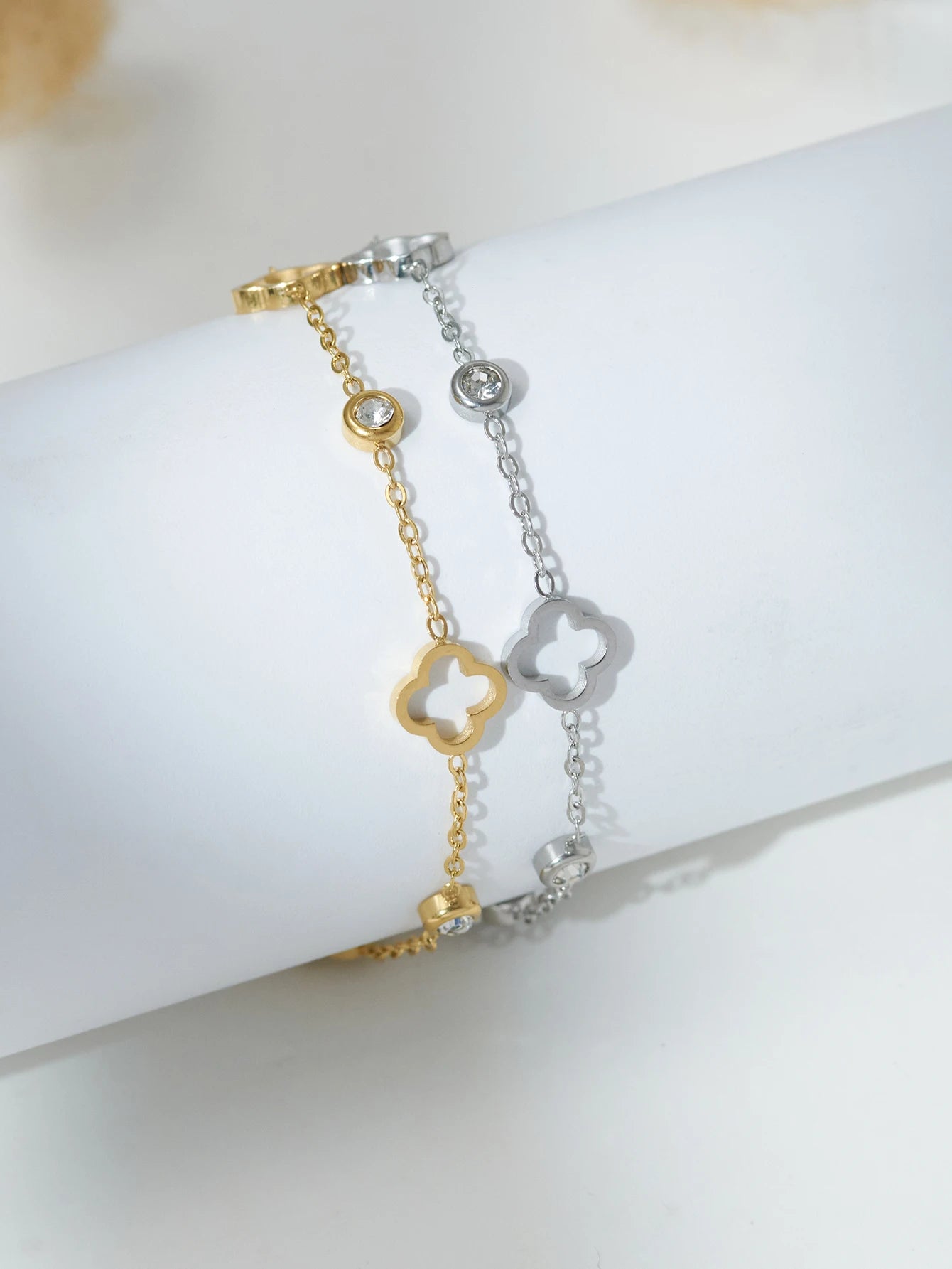 1 Piece Elegant Niche Luxury Triple Flower Bracelet  Daily Wear Gift for Friends Holiday Gift Women